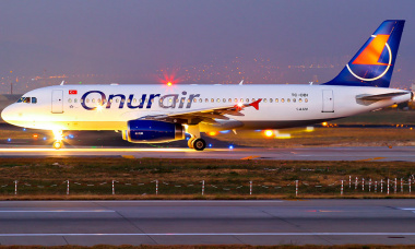 Турецкую авиакомпанию Onur Air оштрафовали за оставленных голодными пассажиров