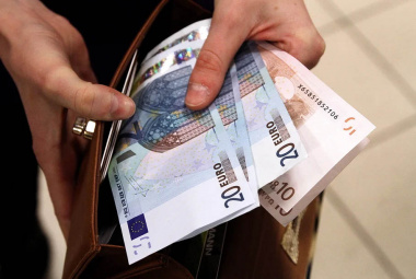 Деньги в Черногории: где обменять, как рассчитываться, особенности обращения валюты