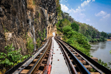 9 самых опасных железных дорог в мире