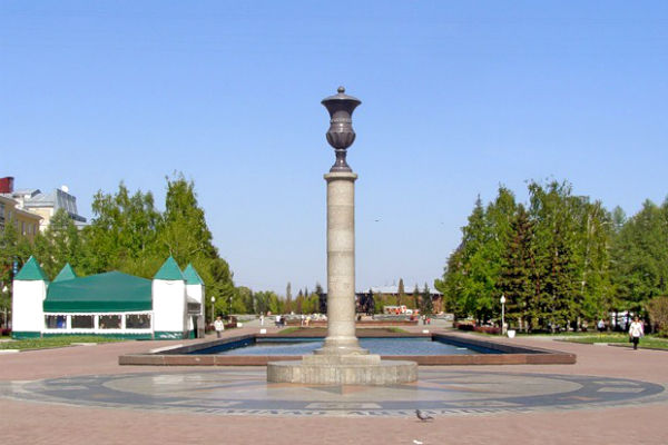 Барнаул, царь-ваза из камня, нулевой километр