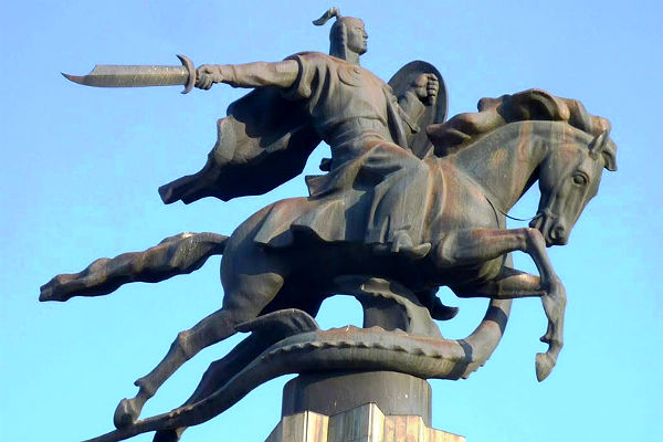Памятник Манас в Бишкеке