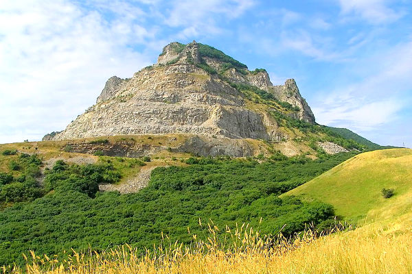 Магматическая гора Змейка в Минеральных водах