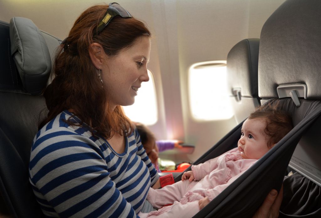 Простые способы успокоить детей в самолете. Советы бортпроводниц