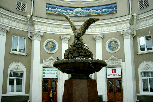 Бронзовая скульптура орла