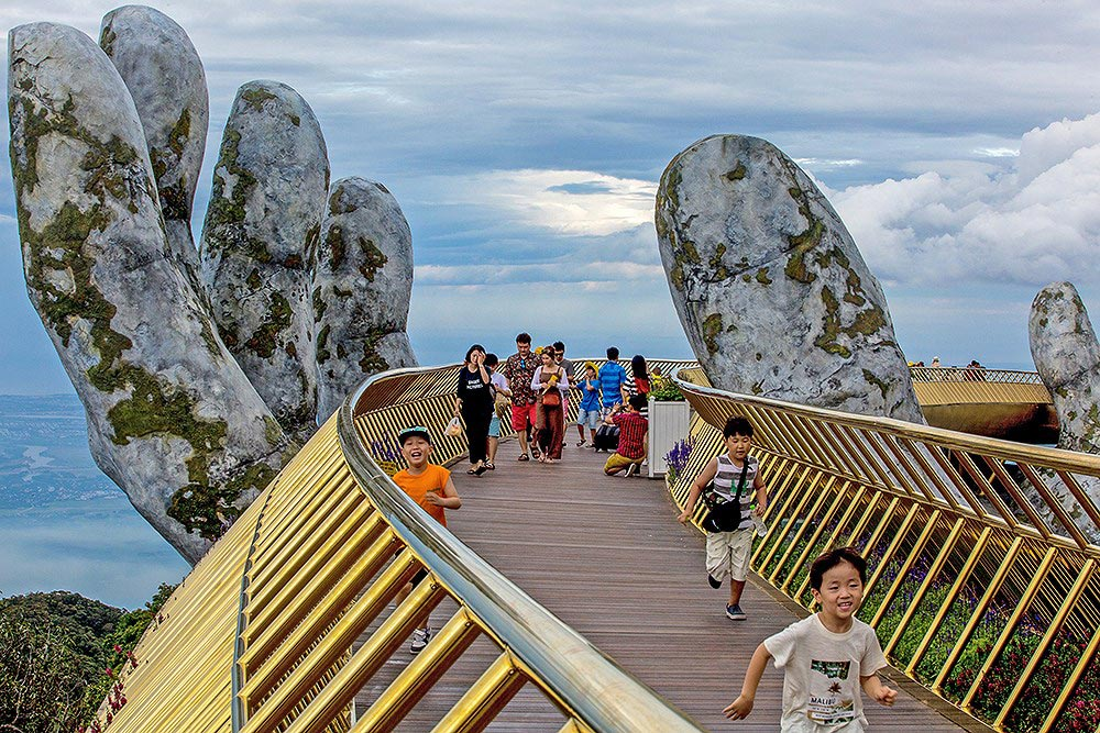 Года стоит заметить что. Дананг мост. Вьетнам золотой мост (г. Дананг). Золотой мост в Дананге (Golden Bridge). Город Дананг во Вьетнаме.