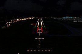 Что значит разный цвет огней на взлётно-посадочной полосе?