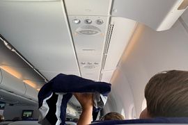 Пассажиров Lufthansa «облили» грязной водой, когда включился свет в самолёте
