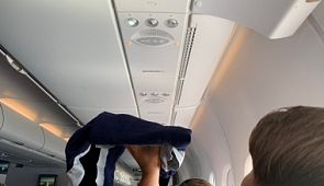 Пассажиров Lufthansa «облили» грязной водой, когда включился свет в самолёте