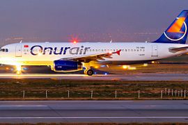 Турецкую авиакомпанию Onur Air оштрафовали за оставленных голодными пассажиров