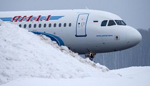 Самолёт, прибывший в Домодедово из Тюмени, «снёс» фонарный столб
