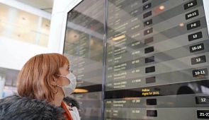 Сотрудникам аэропорта в Хабаровске начали выдавать маски и перчатки