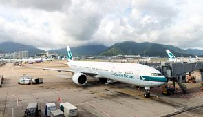 Авиакомпания Cathay Pacific начала шпионить за пассажирами