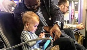 Интернет-пользователи спорят о детях на борту самолёта