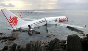 В Индонезии сегодня разбился пассажирский самолет Boeing 737 MAX-8