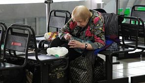 В аэропорту Иркутска уже семь лет живёт пенсионерка