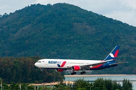 AZUR air перестанет кормить пассажиров на рейсах короче пяти часов