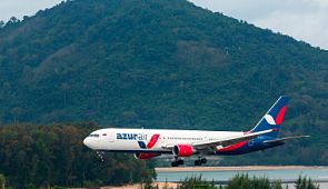 AZUR air перестанет кормить пассажиров на рейсах короче пяти часов