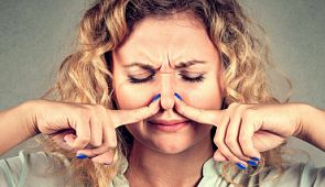 Откуда берутся неприятные запахи в полёте и как с ними бороться?