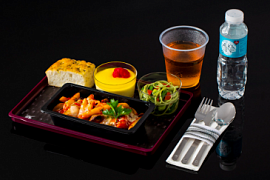 Авиакомпания Etihad Airways будет кормить по-новому и из треугольных тарелок