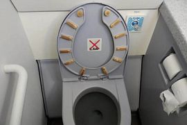 Туалет в самолёте: отвечаем на часто задаваемые вопросы пассажиров
