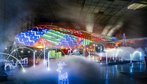 Самое большое в мире шоу рождественских огней на самолете состоялось в лондонском аэропорту (видео)