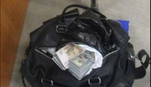 В аэропорту «Платов» задержан мужчина, незаконно провозивший 43 тысячи долларов