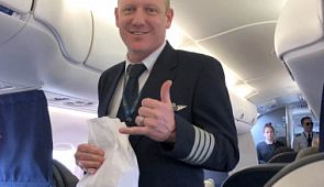 Пилот Mesa Airlines купил каждому пассажиру на своём рейсе по гамбургеру