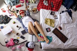 Опрос. Вы убираете за собой в отеле, самолёте или поезде?