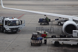 Омский аэропорт требует возместить работников 5 млн за повреждение самолета