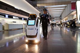 Во время Олимпиады-2020 в японском аэропорту Нарита патрулировать терминалы будут роботы