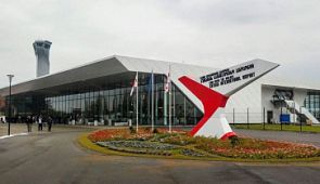 В грузинских аэропортах туристам будут дарить «Саперави»