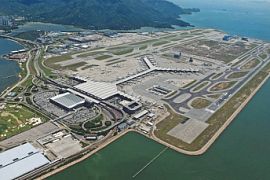 После волны протестных акций возобновлены рейсы в аэропорт Гонконга