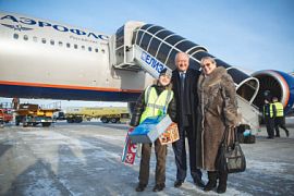 Глава Камчатки исполнил новогоднее желание мальчика и показал ему кабину пилотов