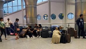 В аэропорту Алматы убрали кресла из залов ожидания