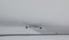 Из-за сильнейшего тумана в аэропорте Владивостока задержано 15 рейсов