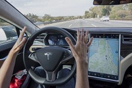 Беспилотный автомобиль Tesla Model X Airport Shuttle запускается в лондонских аэропортах