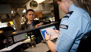 Трансгендер смутил сотрудников аэропорта Кольцово, предъявив паспорт с мужским фото