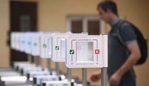 Аэропорт Домодедово оснастили «алкорамками»