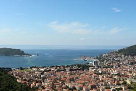 Власти Черногории хотят штрафовать туристов за появление на улице в полуобнаженном виде