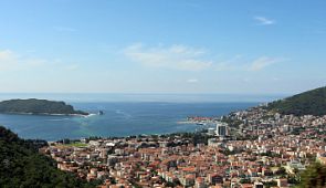 Власти Черногории хотят штрафовать туристов за появление на улице в полуобнаженном виде