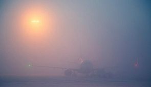 Сильный туман в Якутске мешает самолётам приземлиться