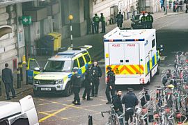 Сразу в двух лондонских аэропортах Heathrow и City полиция обнаружила мини-бомбы