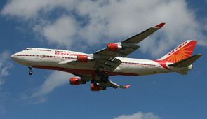 В самолете Air India во время полета вывалился иллюминатор