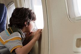 Сбежавший из дома 11-летний ребенок едва не улетел на самолете без билета