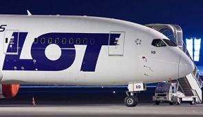 Пассажиры выручили пилотов авиакомпании LOT, скинувшись на запчасти, чтобы улететь