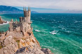 Три авиакомпании запускают рейсы в Крым из Ярославля