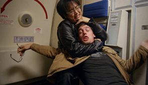 Два пилота подрались в пассажирском самолете во время полета