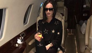 Бузова шокировала пассажиров поисками собутыльника на борту самолета