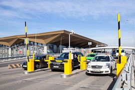 В Пулково ограничили время бесплатной стоянки возле аэропорта