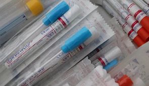 В Великобритании проводят испытания экспресс-теста на коронавирус